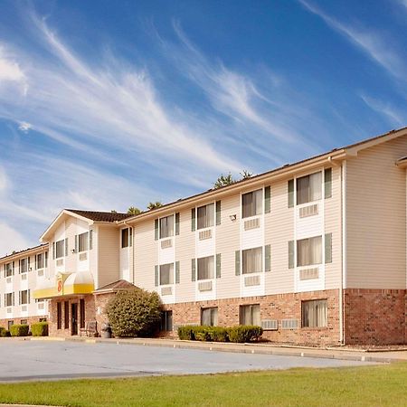 Super 8 by Wyndham Fayetteville Eksteriør billede