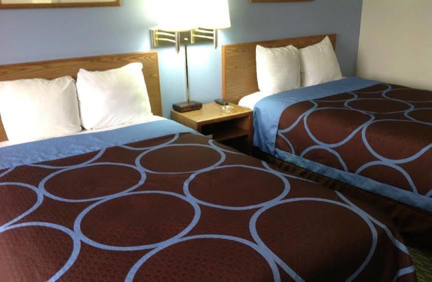 Super 8 by Wyndham Fayetteville Eksteriør billede