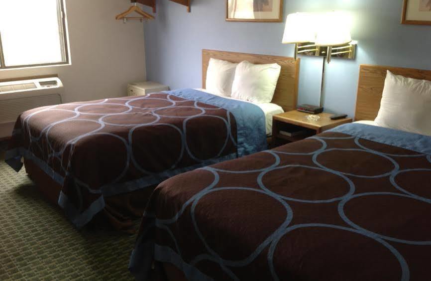 Super 8 by Wyndham Fayetteville Eksteriør billede