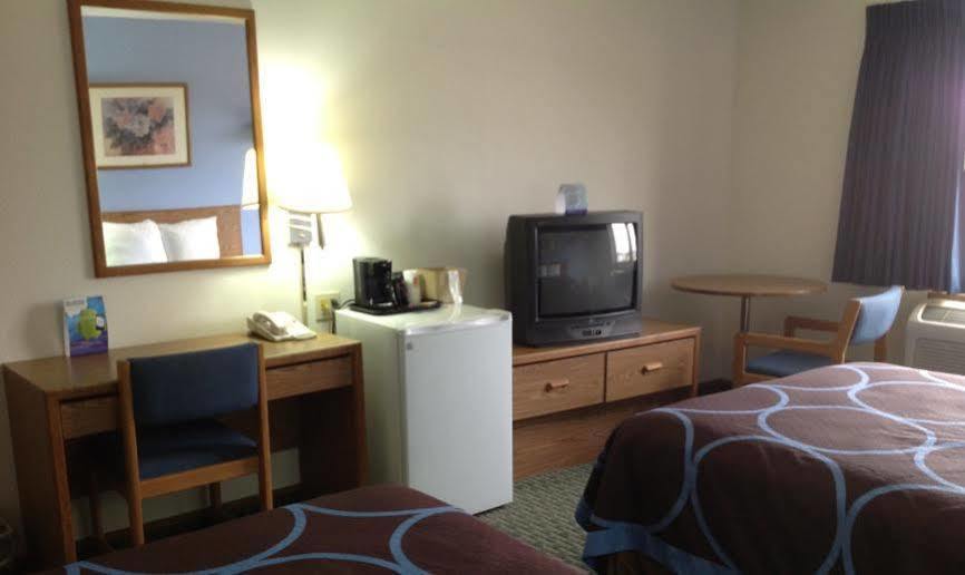 Super 8 by Wyndham Fayetteville Eksteriør billede