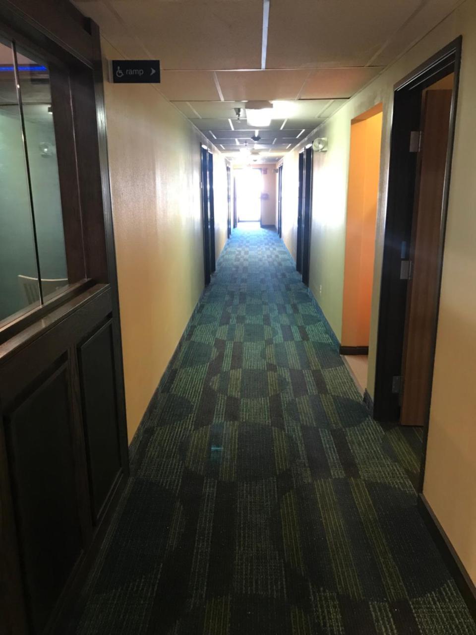 Super 8 by Wyndham Fayetteville Eksteriør billede